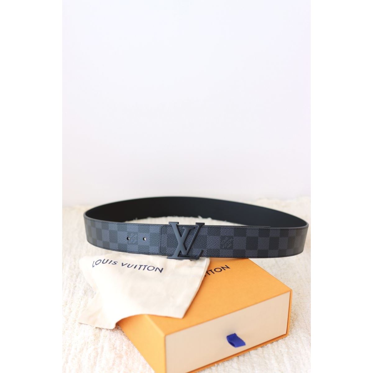l0vis Vvtt0n belts